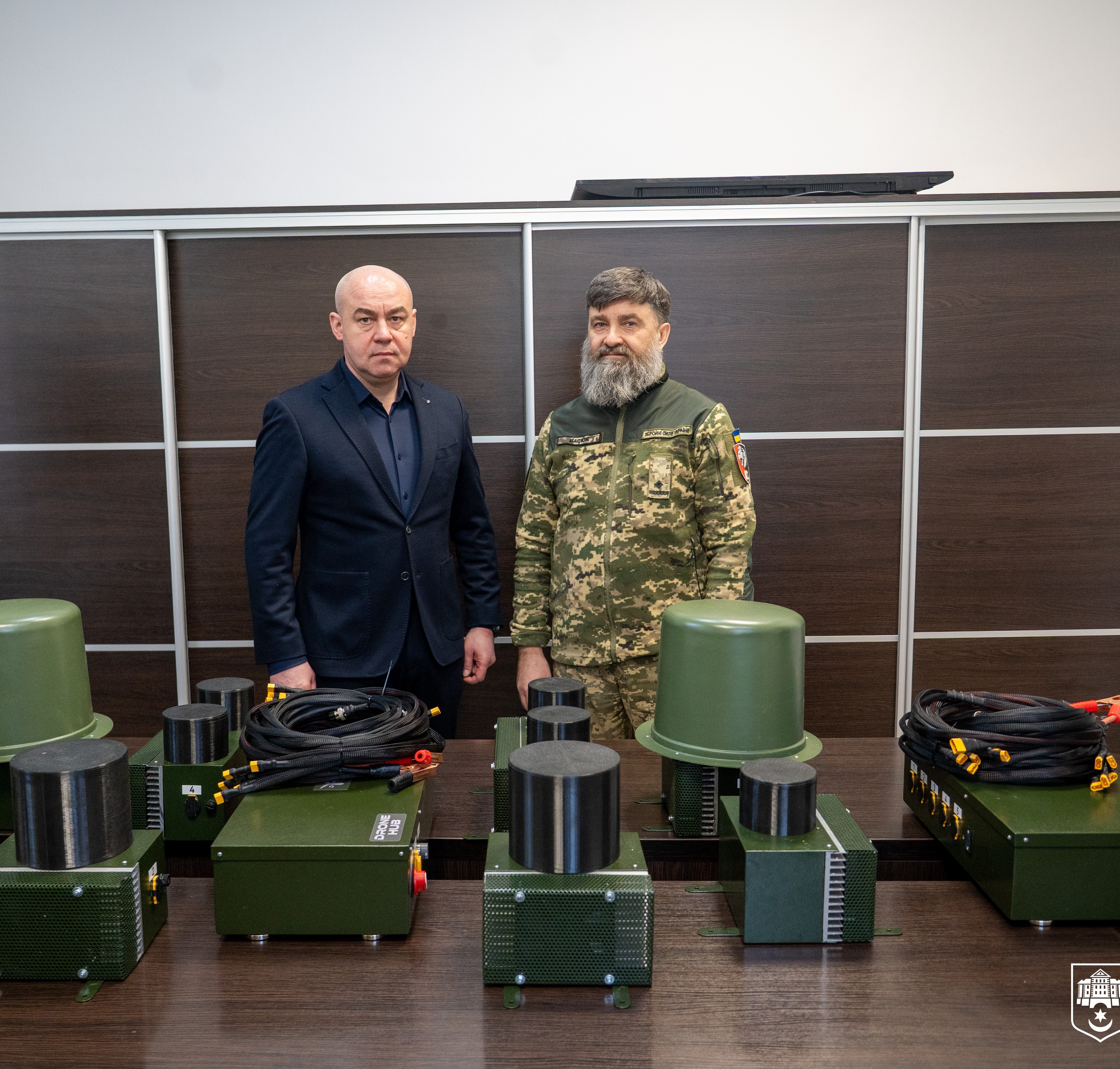 Міський голова Сергій Надал передав для потреб військових два комплекти пристроїв РЕБ