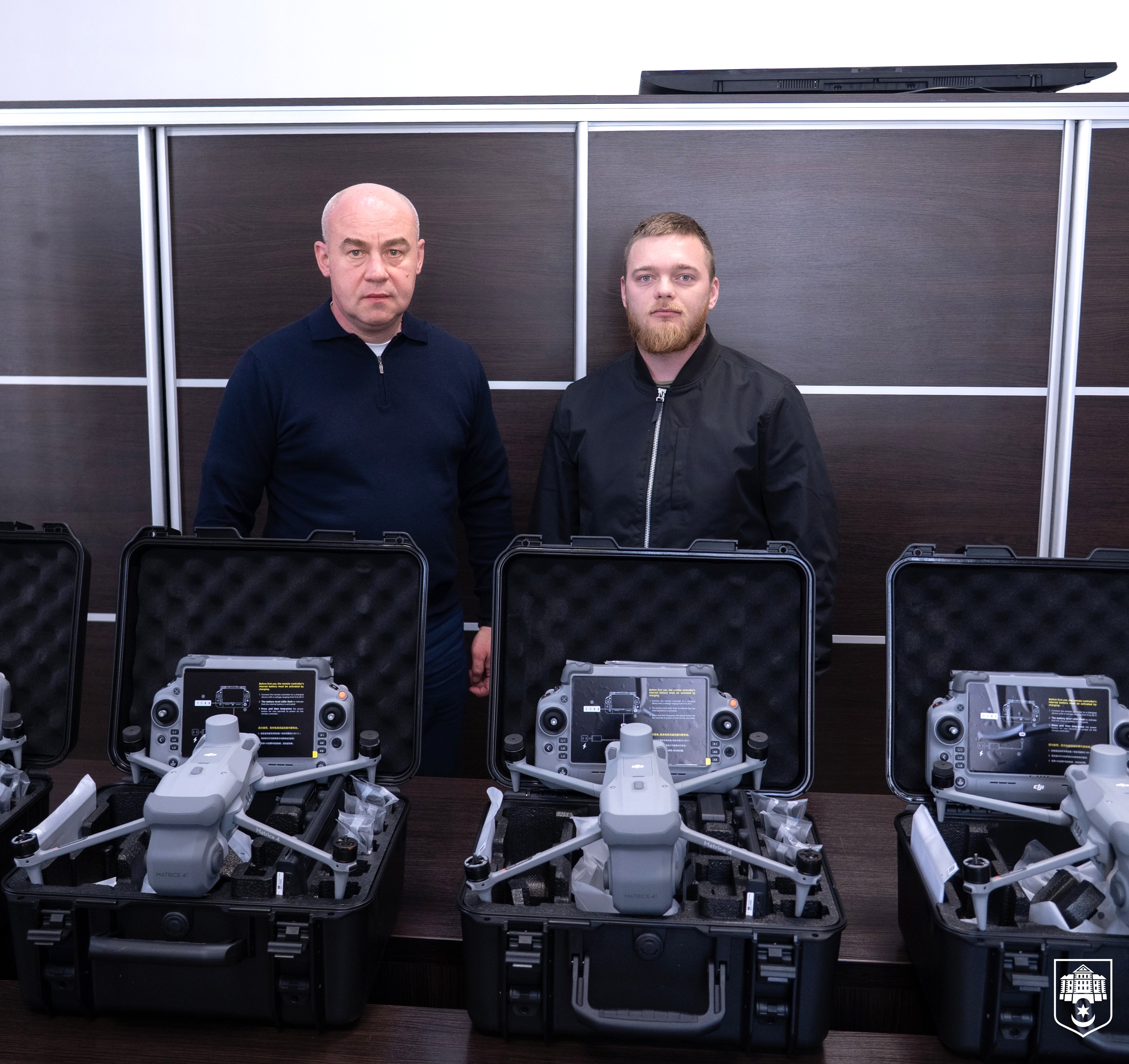 Міський голова Сергій Надал передав військовослужбовцям чотири безпілотники Matrice 4T