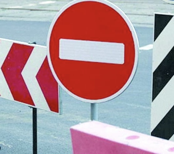У зв'язку з аварійною ситуацією перекрито рух транспорту через вул. Князя Василя Костянтина Острозького зі сторони вул. Руської