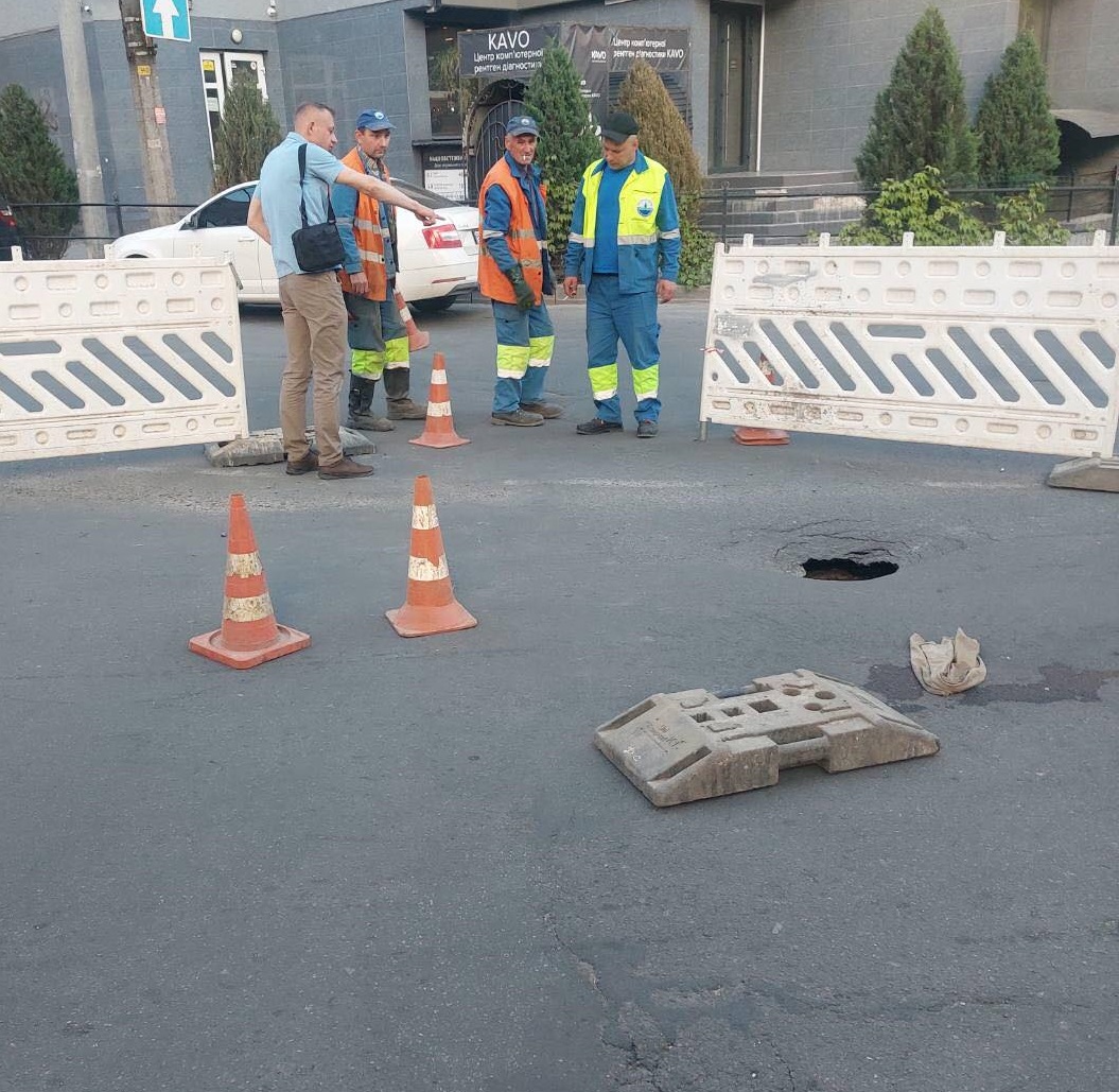 У Тернополі на вул. Січових Стрільців повністю перекрито рух транспорту