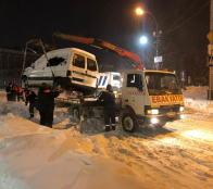 У Тернополі авто, припарковані з порушеннями, перешкоджають роботі снігоочисної техніки