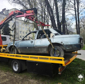 З вулиць Тернополя евакуйовано ще одну покинуту автівку