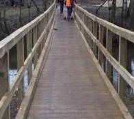 У парку Сопільче проводиться ремонт підвісного мосту