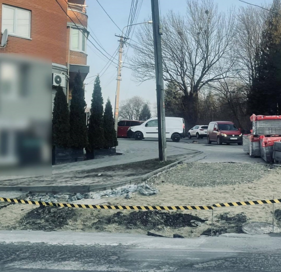 У Тернополі розпочали роботи щодо пониження ділянок перед пішохідними переходами