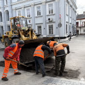 У Тернополі тривають ремонти доріг і тротуарів: оновлюють покриття та облаштовують безбар’єрний простір