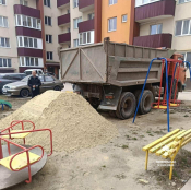 У Тернополі триває двомісячник благоустрою: впорядковують двори та підвали