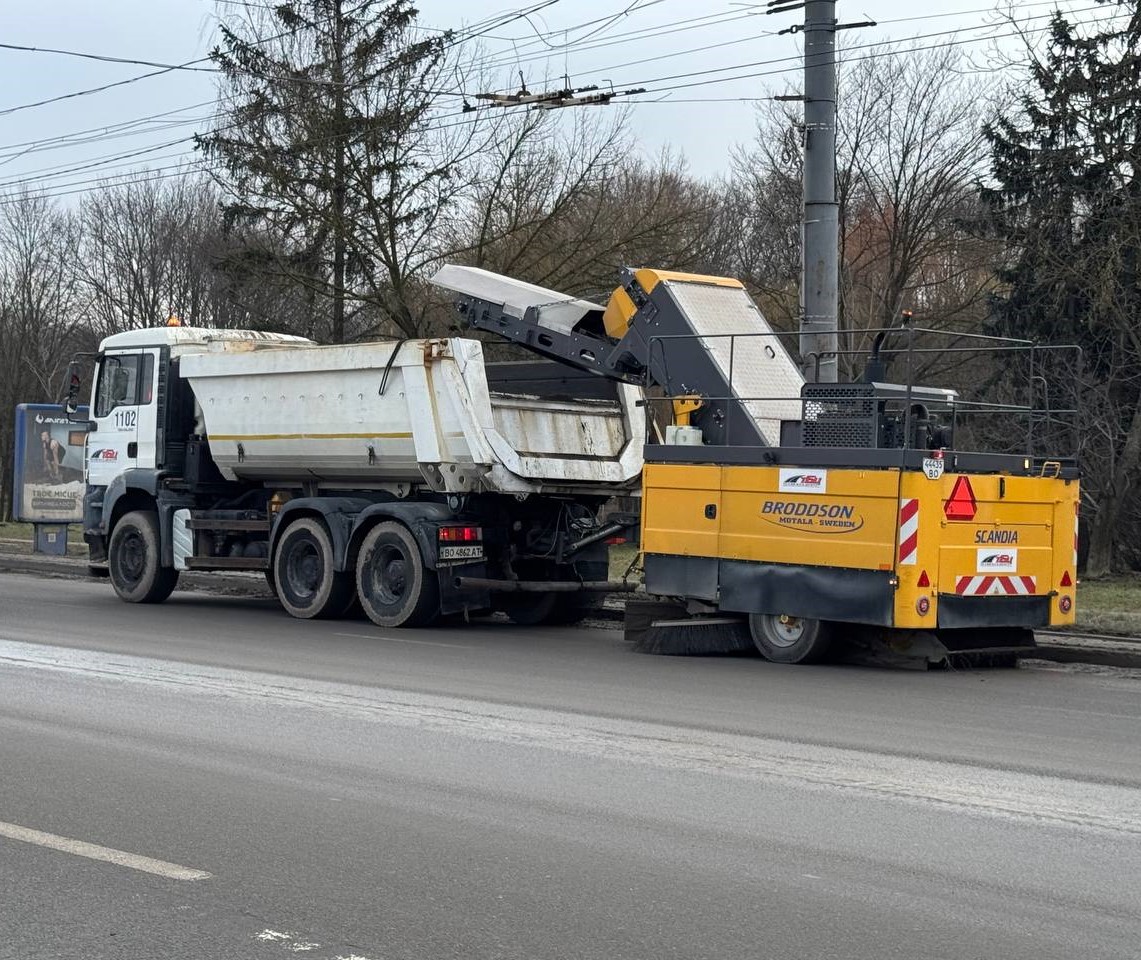 У Тернополі здійснюють прибирання вуличного змету
