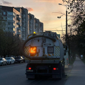 Вночі вулиці Тернополя від пилу та бруду прибирали дві одиниці техніки