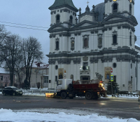 Вночі 29 грудня до очищення вулиць Тернопільської громади була залучена 21 одиниця снігоприбиральної техніки