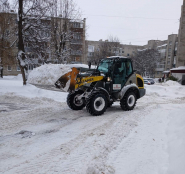 У Тернополі підприємства, які обслуговують житловий фонд міста, та ОСББ очищають від снігу двори і проїзди
