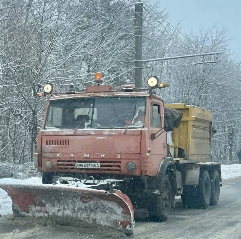 Цієї ночі на вулицях Тернополя працювало 11 одиниць спецтехніки