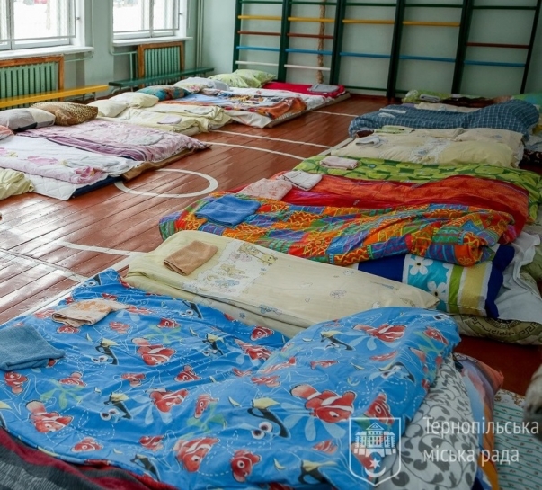 Понад 2500 місць для тимчасового прихистку внутрішньо переселених громадян облаштували у закладах освіти Тернополя