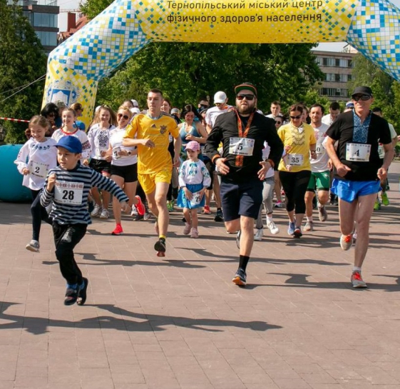 Понад 70 учасників долучилися до символічного пробігу у вишиванках