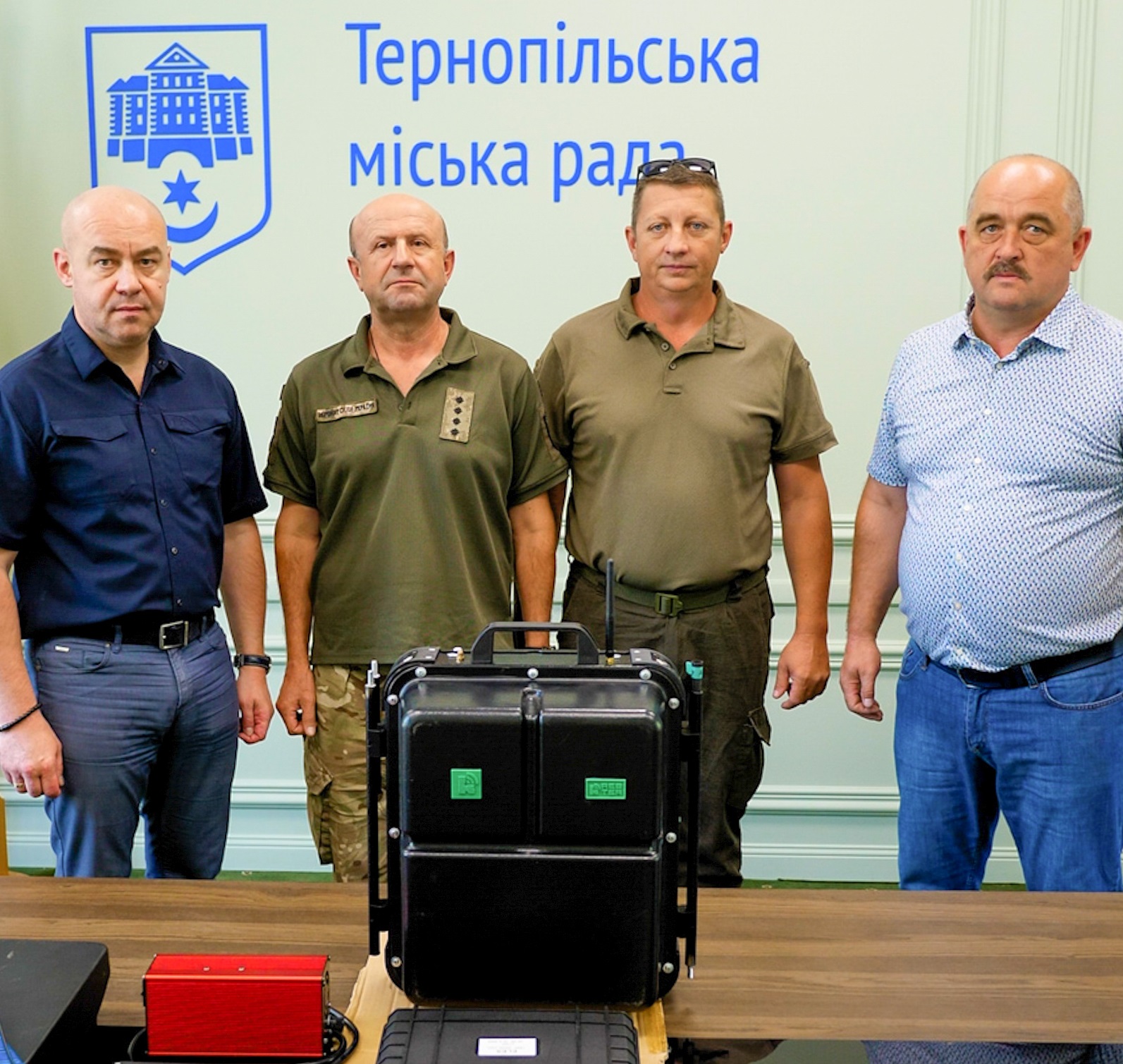 Міський голова Сергій Надал передав для захисників 82 батальйону 105 бригади ТРО на фронт систему РЕБ