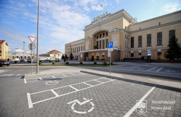 Оголошено конкурс на визначення оператора майданчика для паркування у Тернополі на майдані Привокзальному