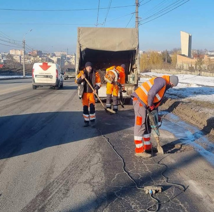 2 лютого у Тернополі продовжать роботи з ліквідації ямковості на дорогах