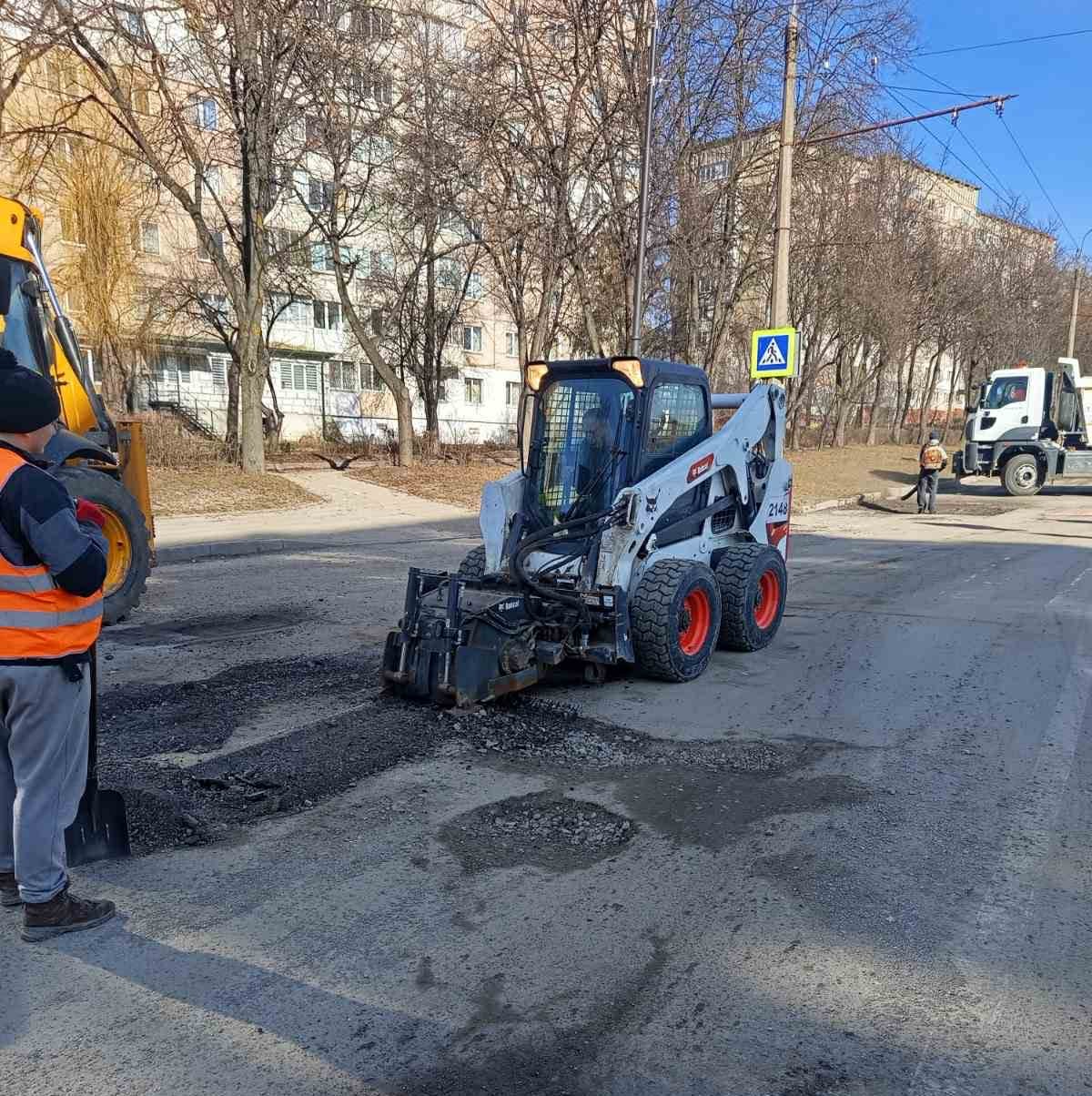 У Тернополі на чотирьох вулицях розпочато ямковий поточний ремонт доріг
