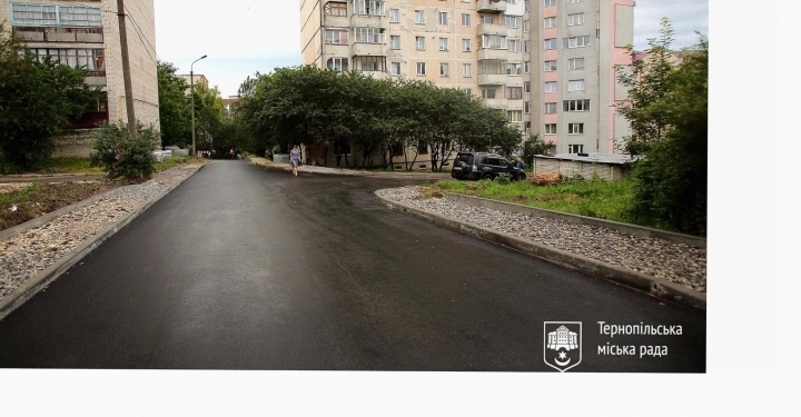 На ділянці проїзду від вул. Лучаківського до бульв. Просвіти оновили дорожнє покриття