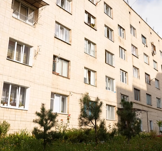 У Тернополі на вул. Текстильна, 14 проводиться  ремонт покрівлі будинку на умовах співфінансування