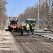 На вул. Текстильній у Тернополі триває ремонт дорожнього покриття: запроваджено реверсний рух