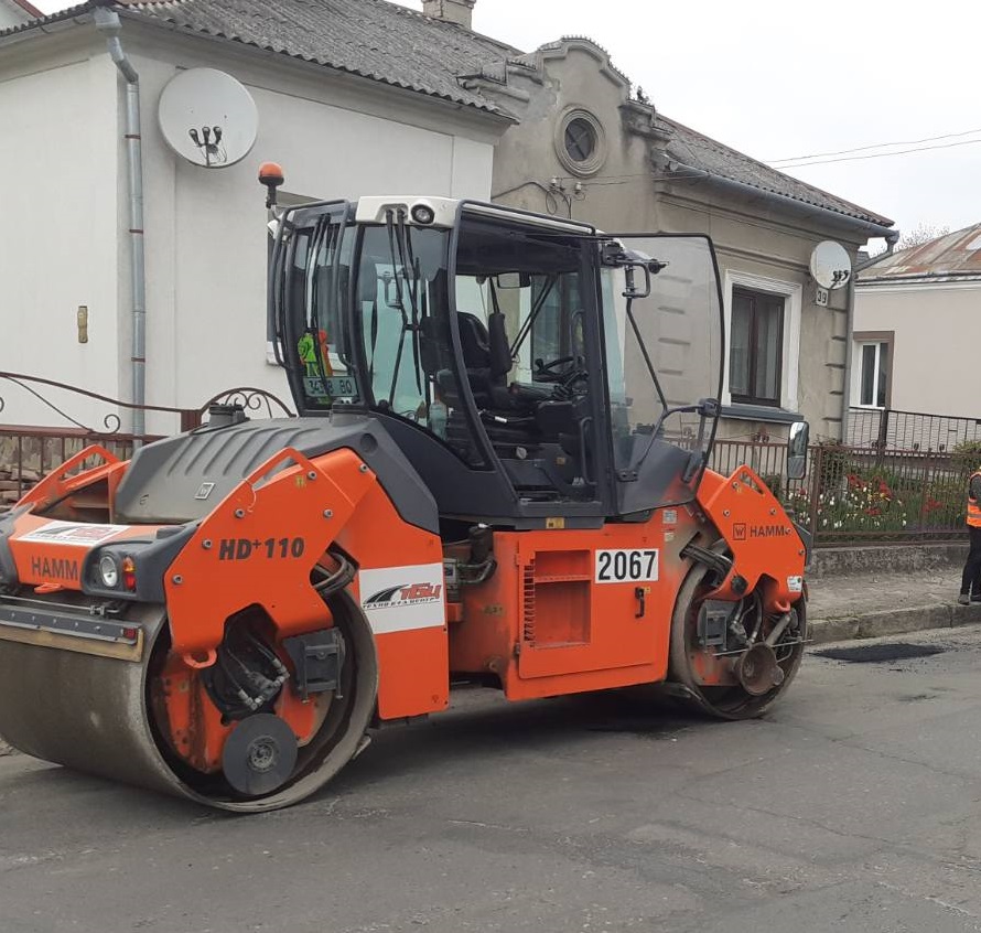 Цього тижня у Тернопільській громаді продовжать ремонтувати дороги, міжквартальні проїзди та двори