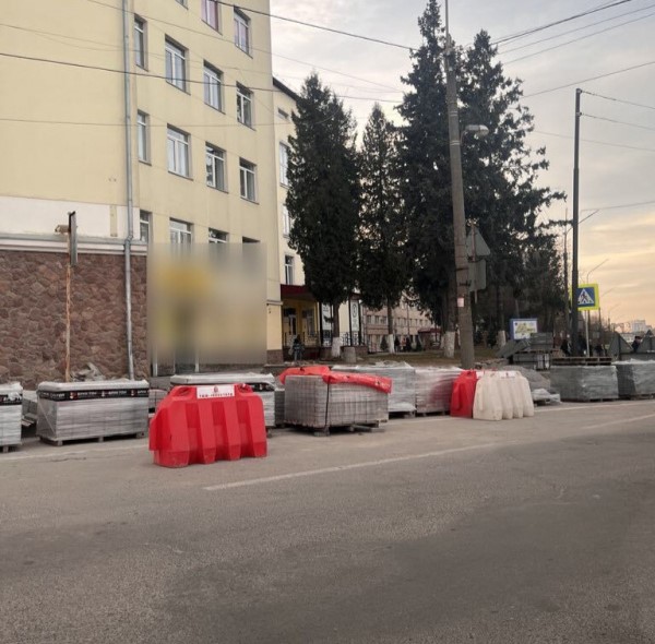 У Тернополі тривають ремонти тротуарів та прибудинкових територій