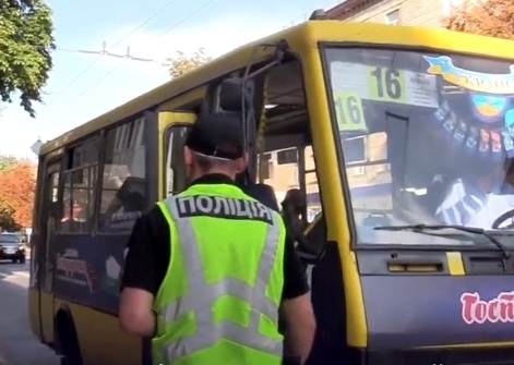 У Тернополі правоохоронці перевіряють дотримання карантинних вимог пасажирами і водіями громадського транспорту