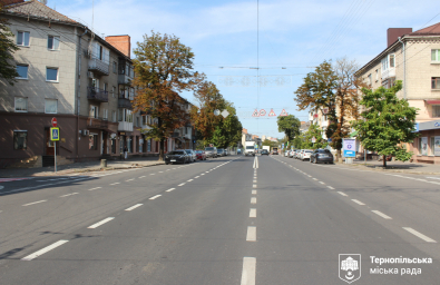 На вулиці Руській завершили оновлення схеми дорожнього руху з додатковими смугами та паркомісцями
