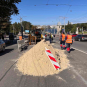 Триває ліквідація аварійної ситуації на вулиці Руській: рух транспорту буде ускладнений декілька днів