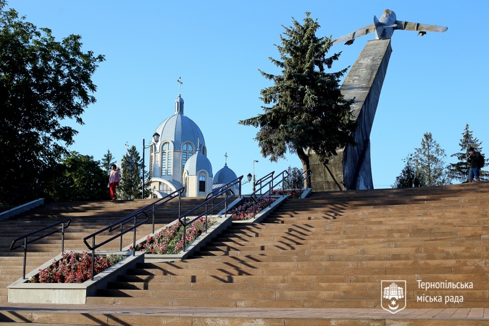 Завершився капітальний ремонт сходів та пандусу у парку Національного відродження