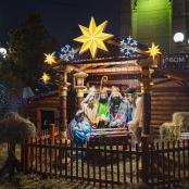 На Театральному майдані Тернополя урочисто освятили різдвяну шопку