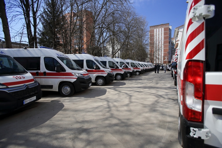 Для потреб тернополян прибули нові машини швидкої допомоги