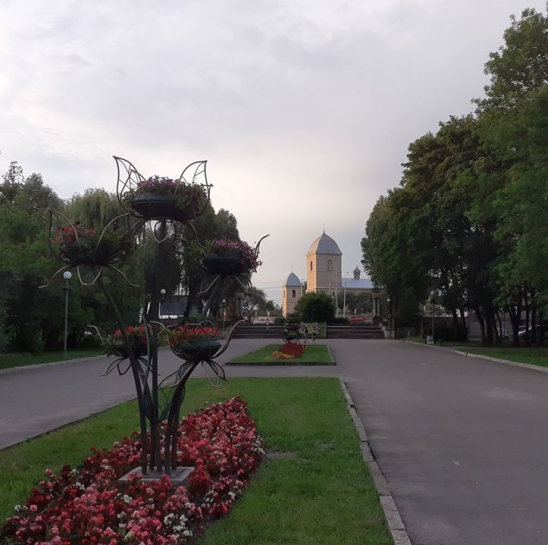 У Тернополі демонтують літній майданчик біля закладу ресторанного господарства, що на території парку Сопільче