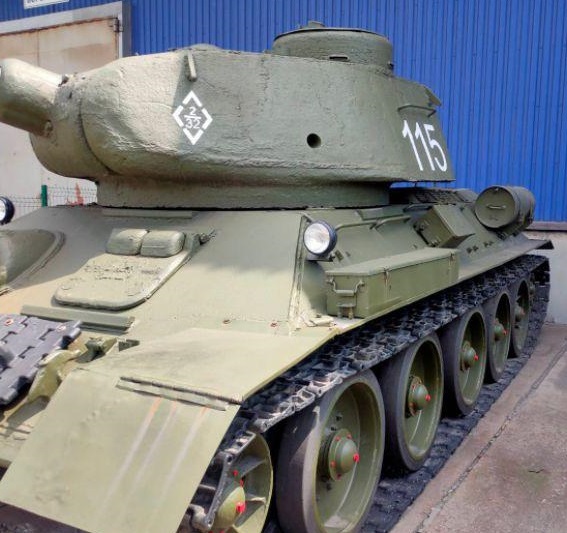 У Тернополі продадуть на електронному аукціоні радянський танк Т-34, а на виручені кошти куплять дрони для ССО
