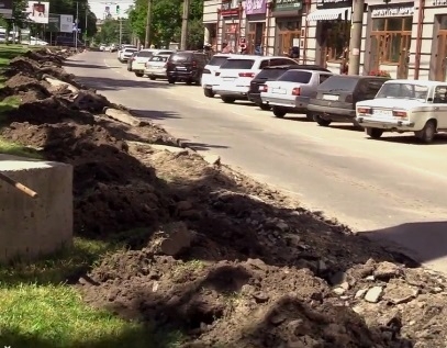 На вулиці  С. Крушельницької у Тернополі оновлюють технічну смугу