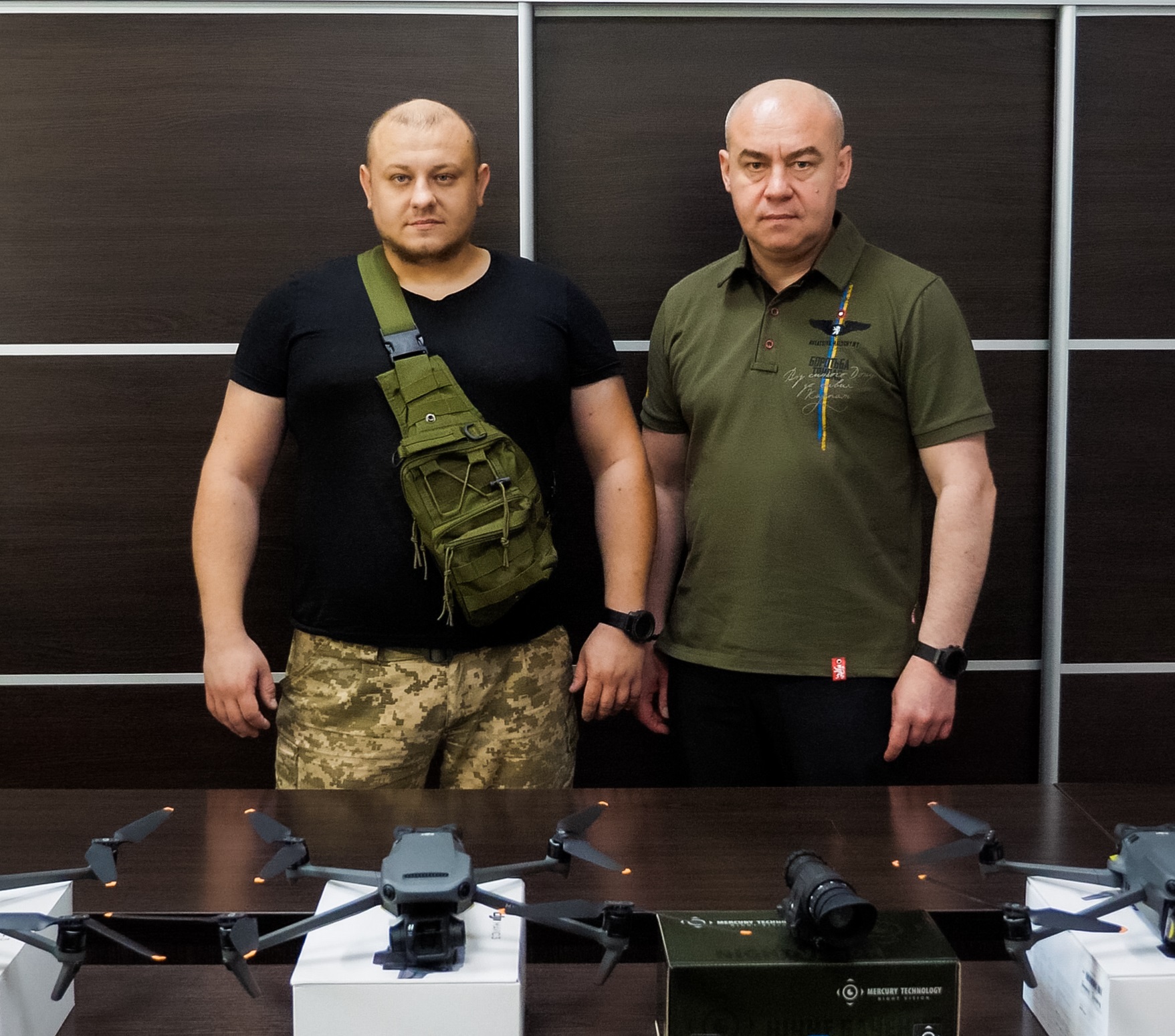 Тернопільська міська рада передала для захисників ще три квадрокоптери та монокуляр