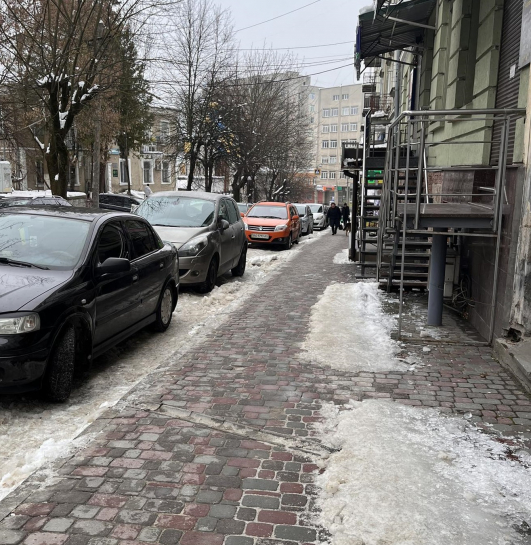 У Тернополі на бульв. Тараса Шевченка працює тротуар з підігрівом
