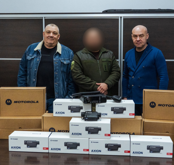 Військовій частині, де служать тернополяни, передали тепловізори та радіостанції