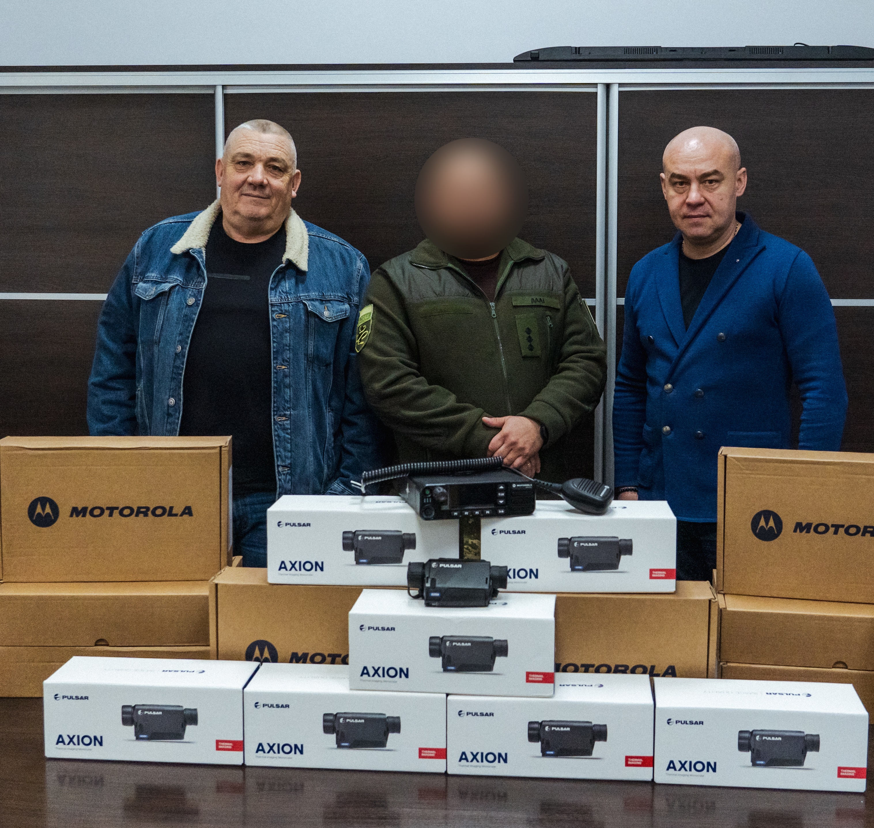 Військовій частині, де служать тернополяни, передали тепловізори та радіостанції