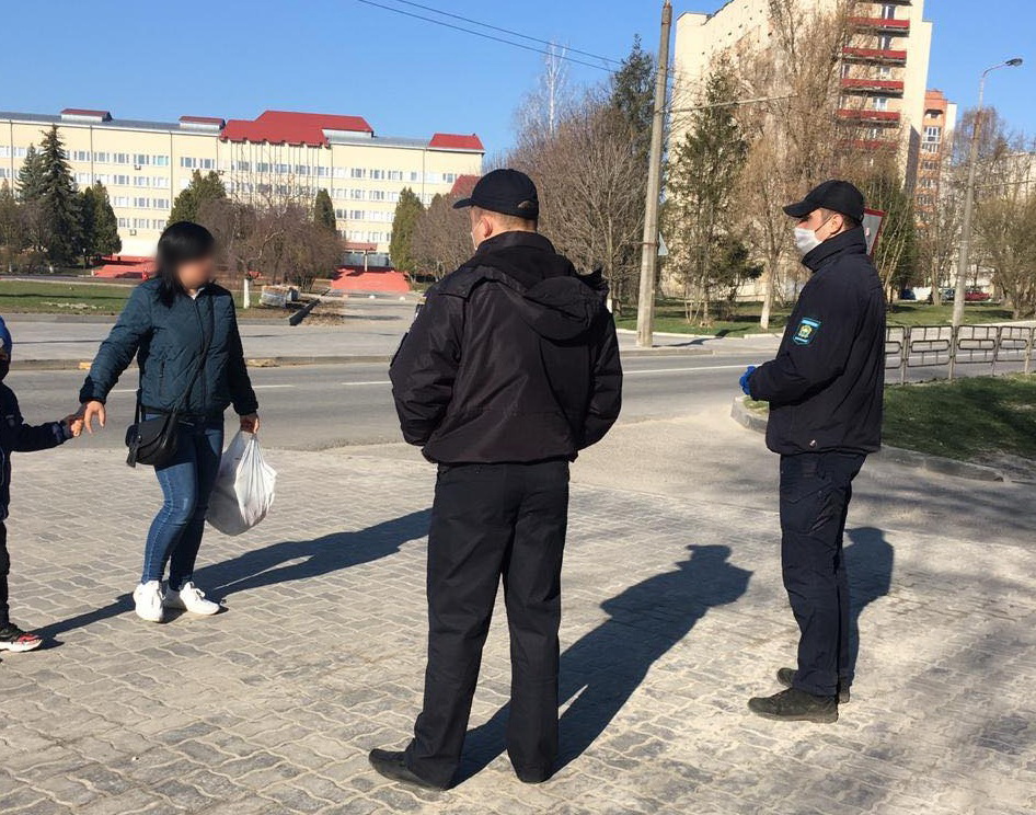 У Тернополі правоохоронці посилено перевіряють дотримання громадянами правил карантину