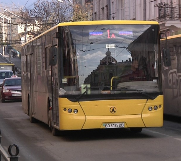 До тернопільських кладовищ у поминальні дні буде збільшено кількість одиниць громадського транспорту