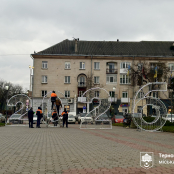 У Тернополі на Майдані Волі встановили новорічну інсталяцію з цифрами «2026»