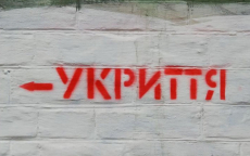 Зупинка громадського транспорту через атаку: пасажирів просять пройти до укриттів