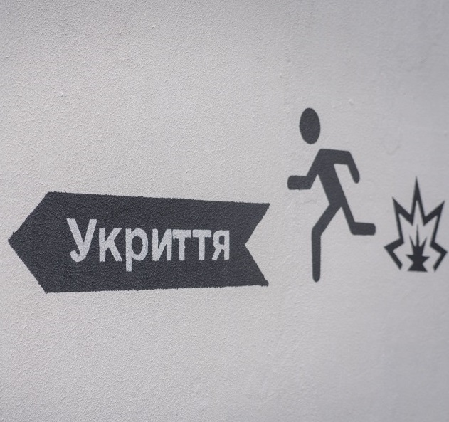 Десять мобільних спеціалізованих укриттів встановлено поблизу зупинок громадського транспорту у Тернополі