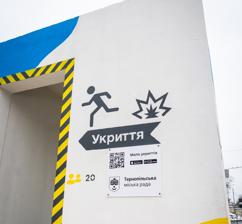 У Тернополі встановлено перші мобільні укриття поруч із зупинками громадського транспорту