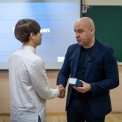 Сергій Надал вручив сину загиблого захисника пам’ятний годинник