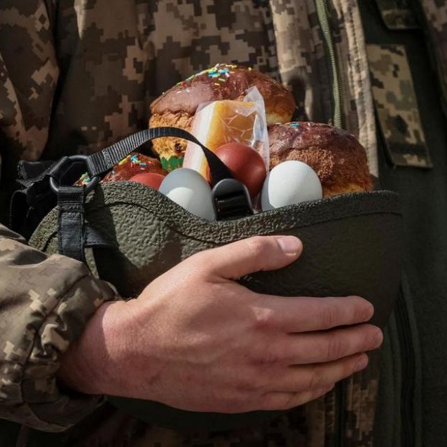 Тернополян закликають долучитися до збору великодніх гостинців для військових
