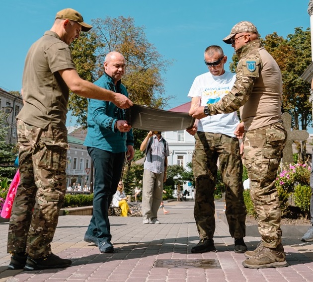 Бронзову колективну зірку «Захисникам та захисницям України» відкрили у Тернополі