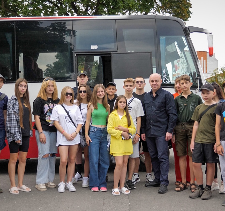 Діти військовослужбовців та загиблих Героїв Тернопільської громади поїхали на відпочинок у Закарпаття