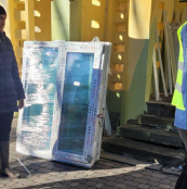 Міська рада Тернополя забезпечує заміну вікон у будинку на вулиці 15 Квітня, 31, який постраждав від ракетної атаки